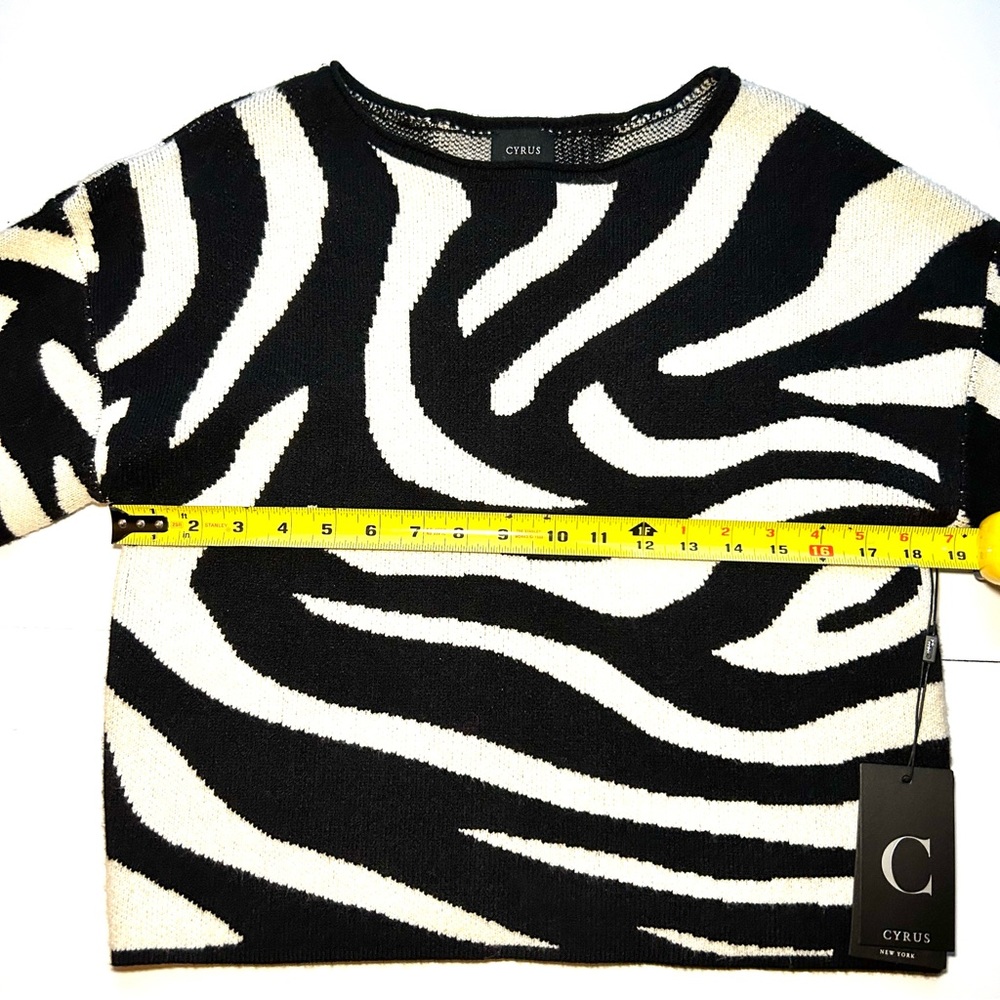 🍒NWT Women’s CYRUS Black/Cream Sweater with Zebra Pattern. Size: Extra Small - Picture 12 of 14